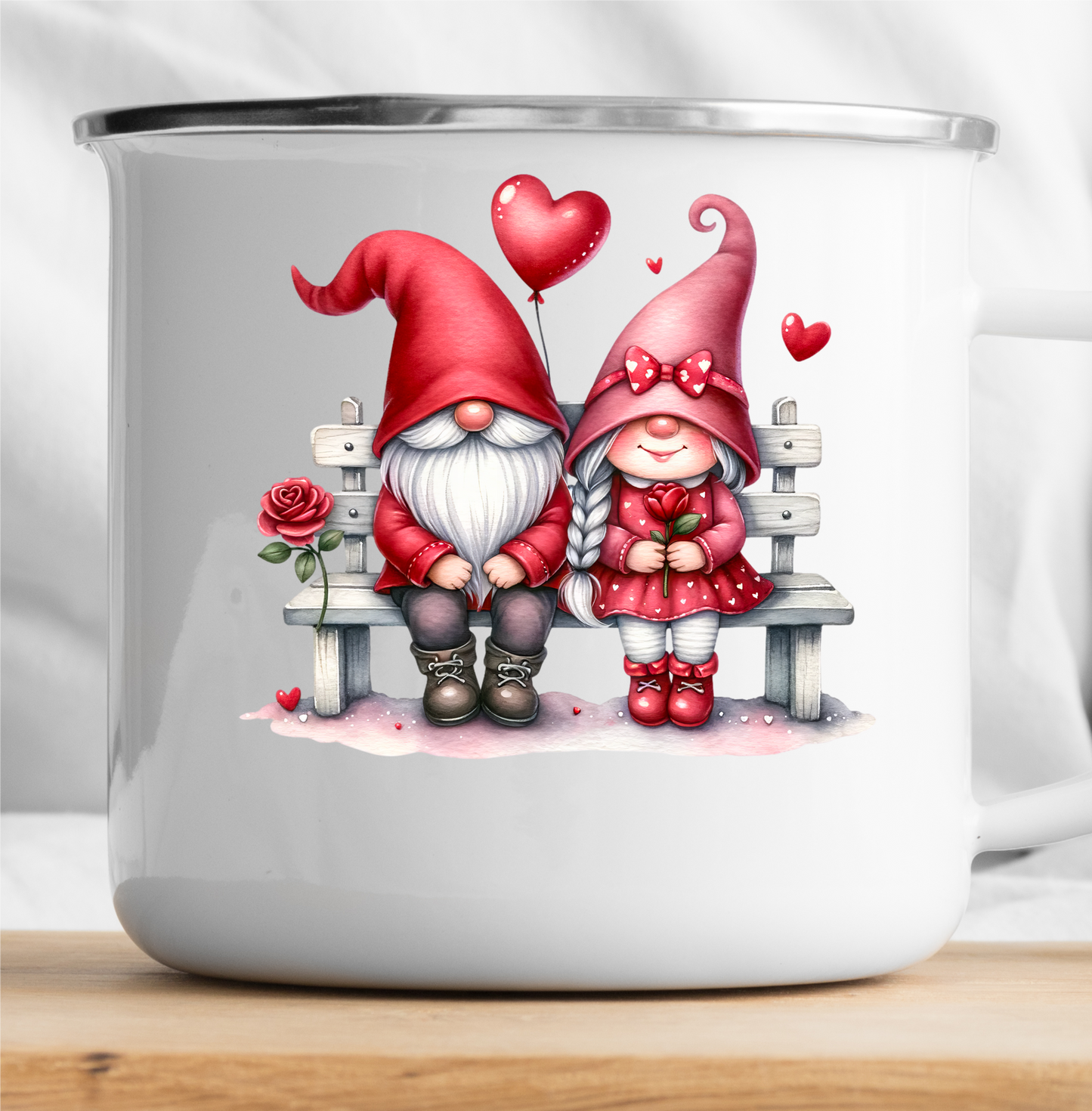 Personalisierte Valentinstag-Zwerg-auf-einer-Bank-Tasse mit Namen Option