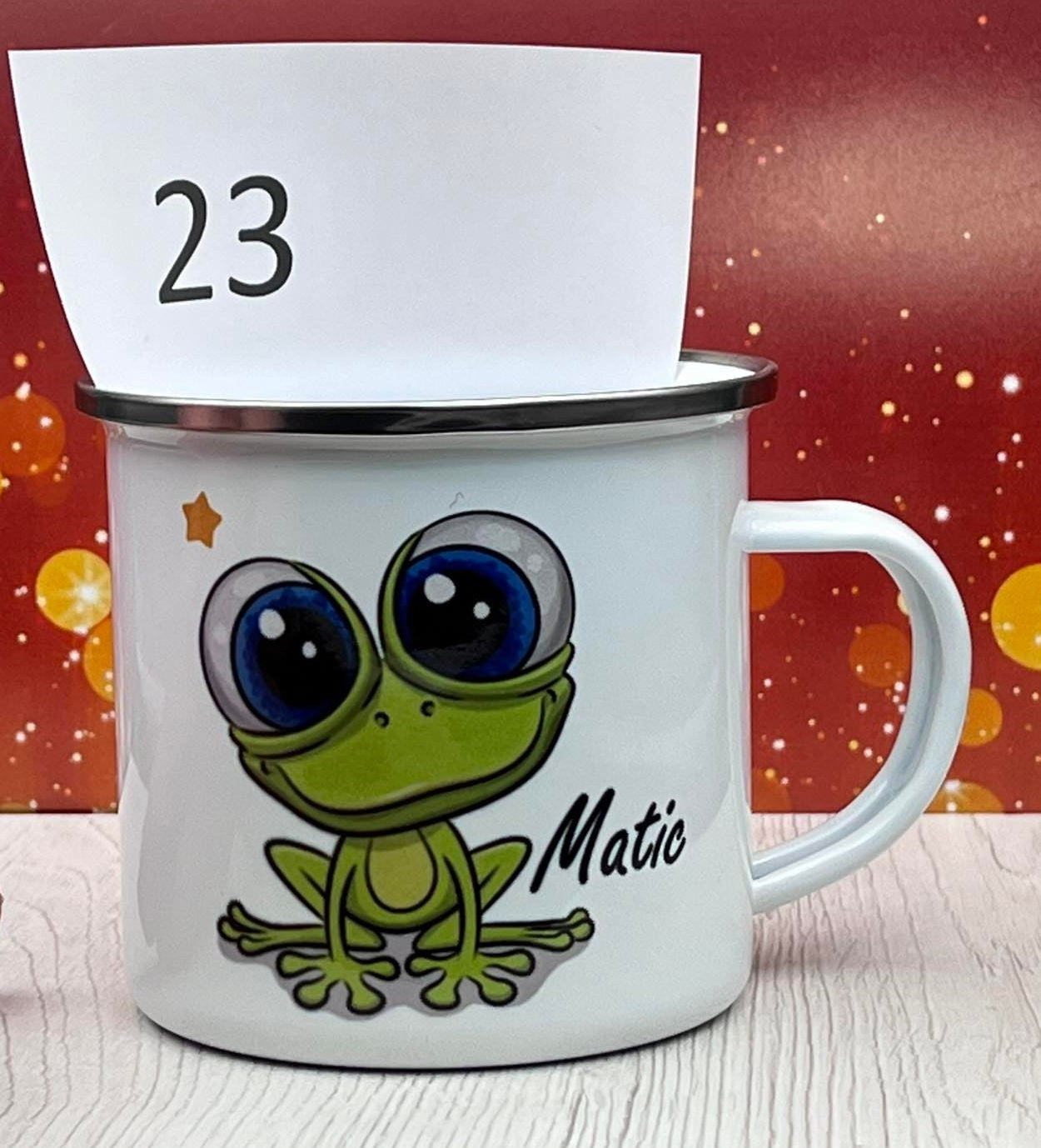 Verkauf von Produkten mit 50% Rabatt. Emaille-Becher