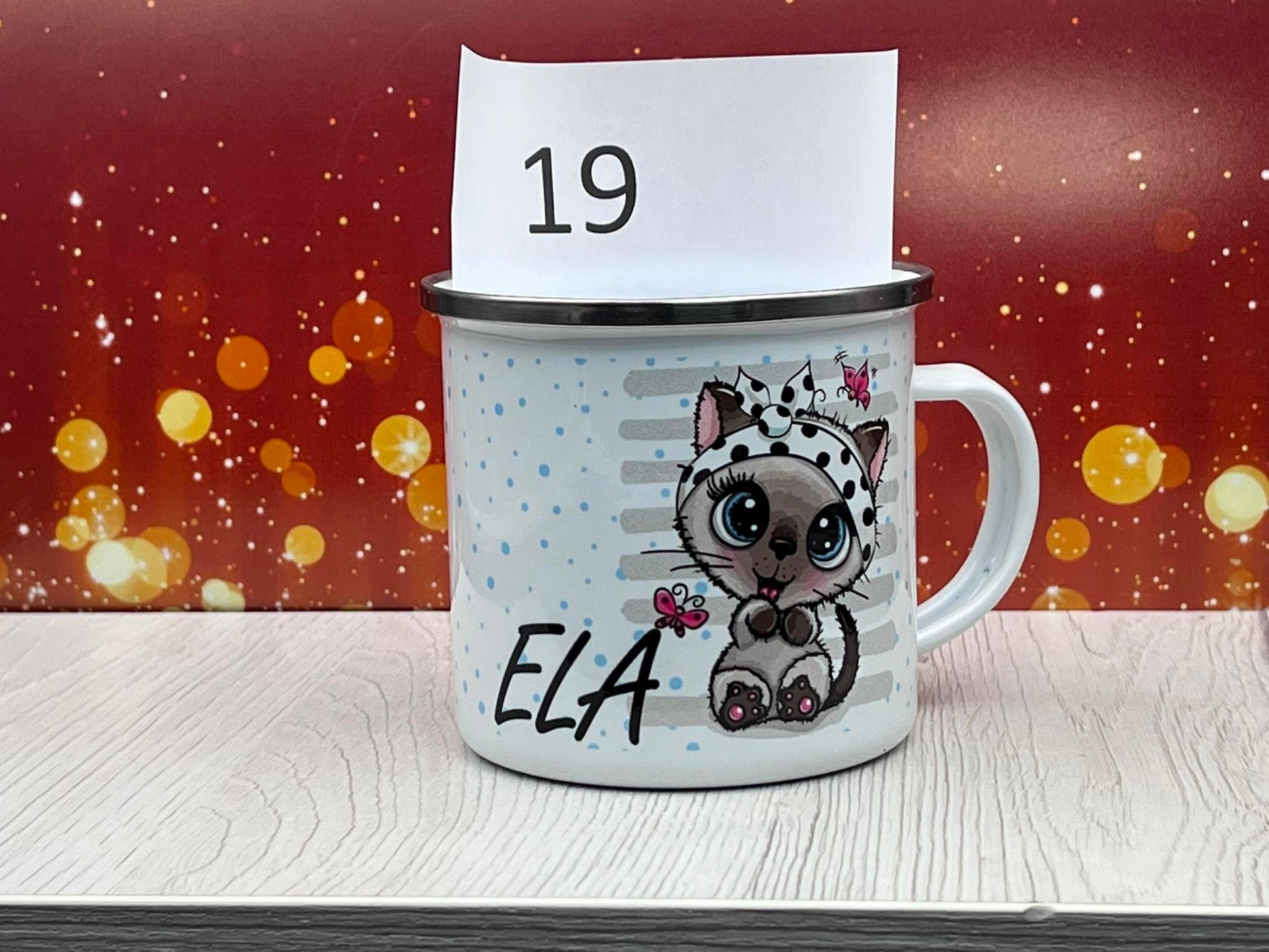 Verkauf von Produkten mit 50% Rabatt. Emaille-Becher