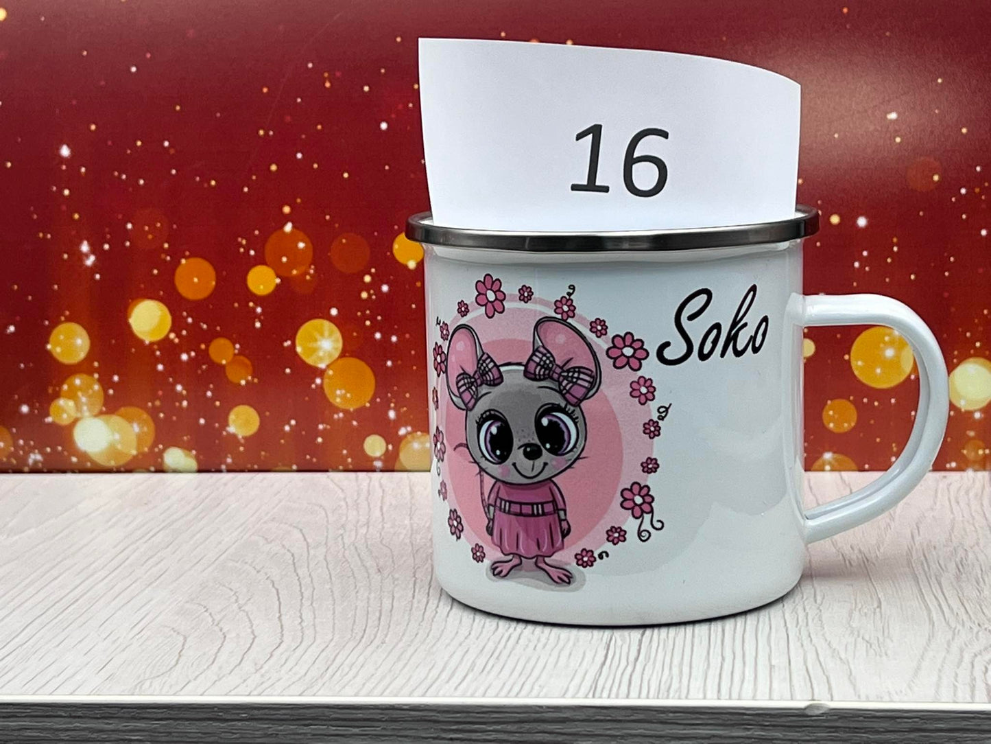 Verkauf von Produkten mit 50% Rabatt. Emaille-Becher